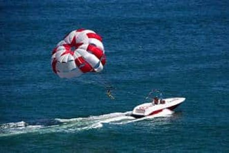Parasailing – An unforgettable flight experience over the waters of Hurghada